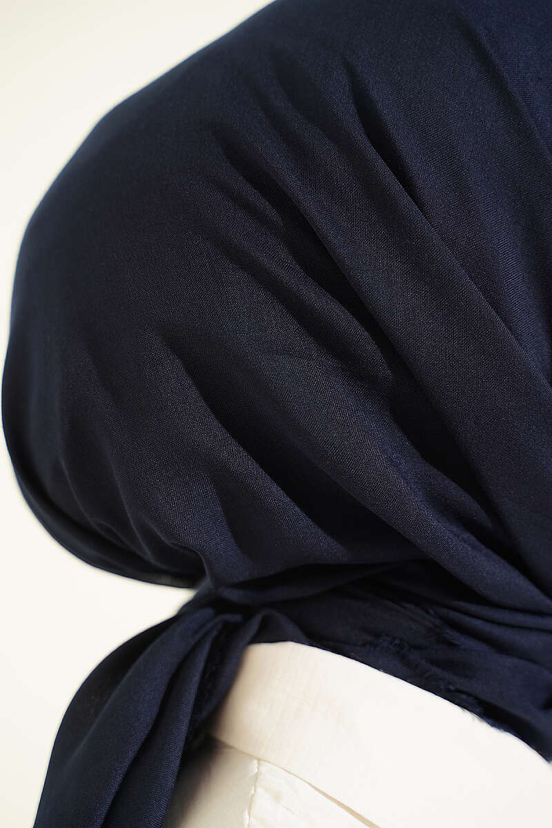 Vera Plain Scarf with Hem Edge Dark Navy - الصورة 4