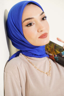 Alternative view of Scarf Saxon Blue