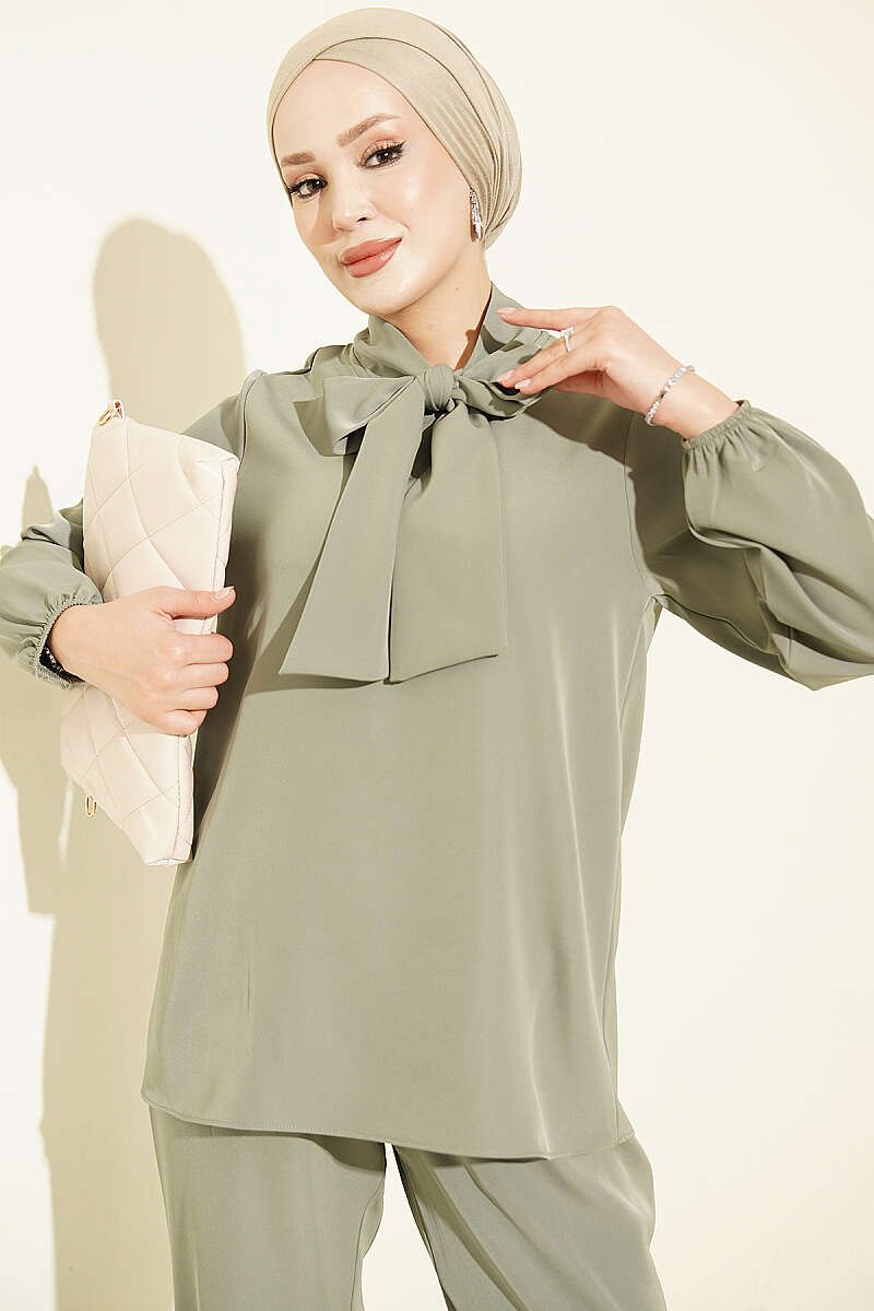 Collared Two-Piece Set with Tie Detail Hazel - immagine 2