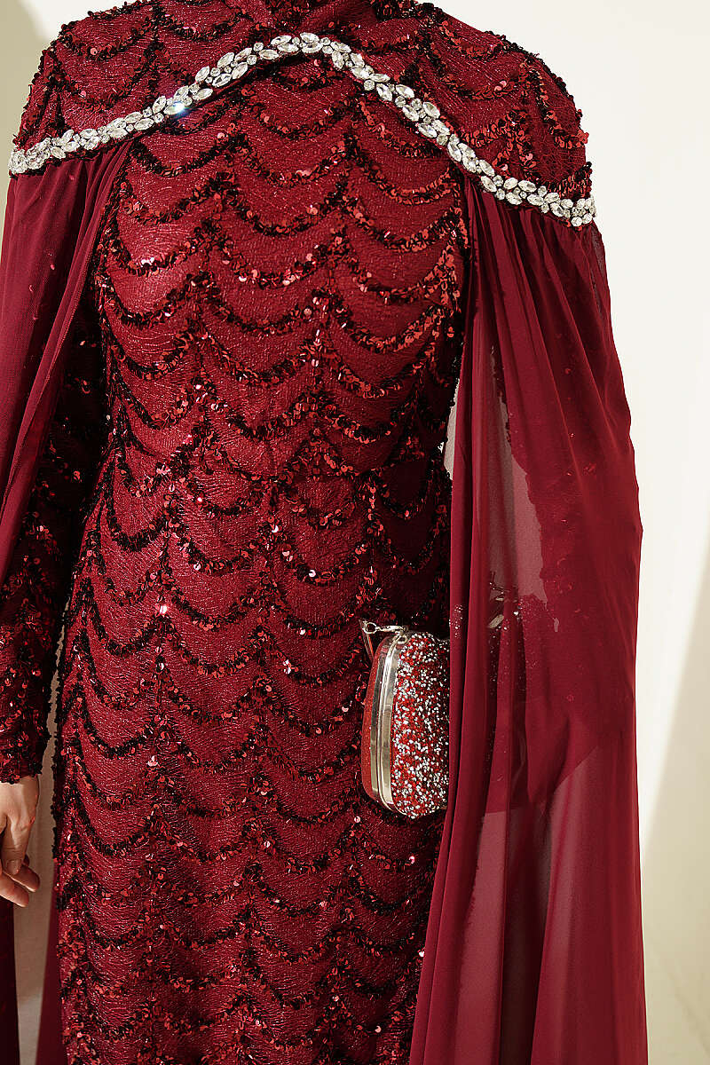 Embroidered Necklace with Beaded Detailing and Cape-Style Evening Dress Burgundy - الصورة 4