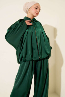 Alternative view of Batwing Sleeve Satin Loose Two-Piece Set Emerald