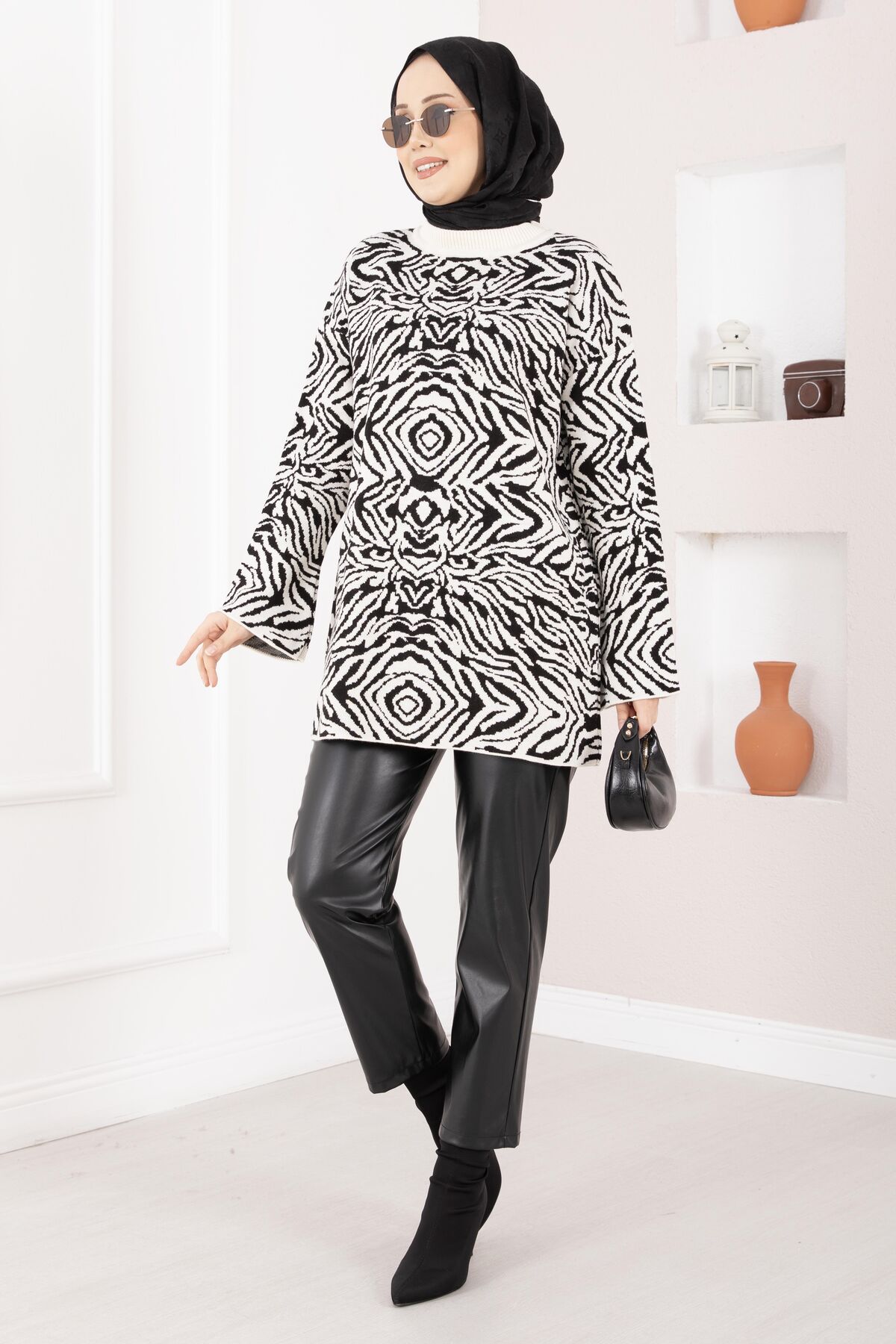 Zebra Print Knitted Sweater Ecru - Image 3