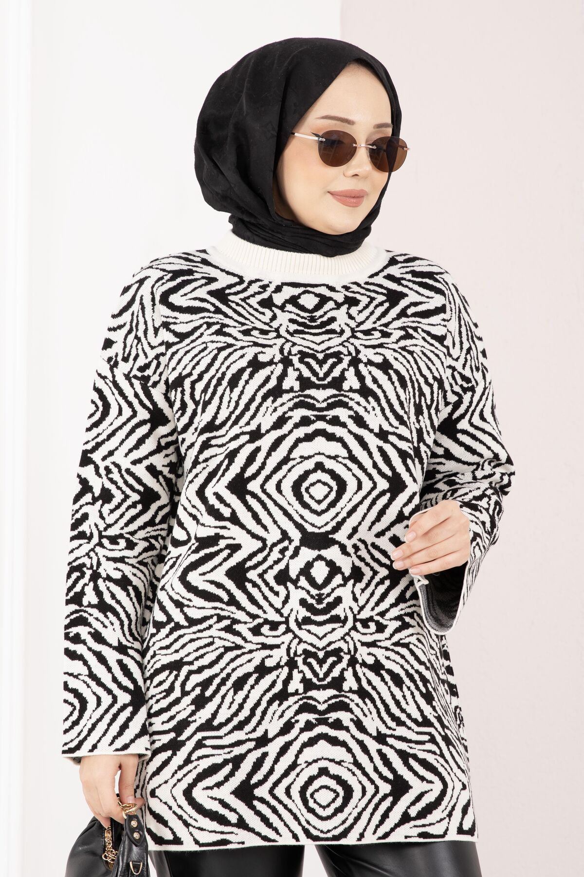Zebra Print Knitted Sweater Ecru - Image 2