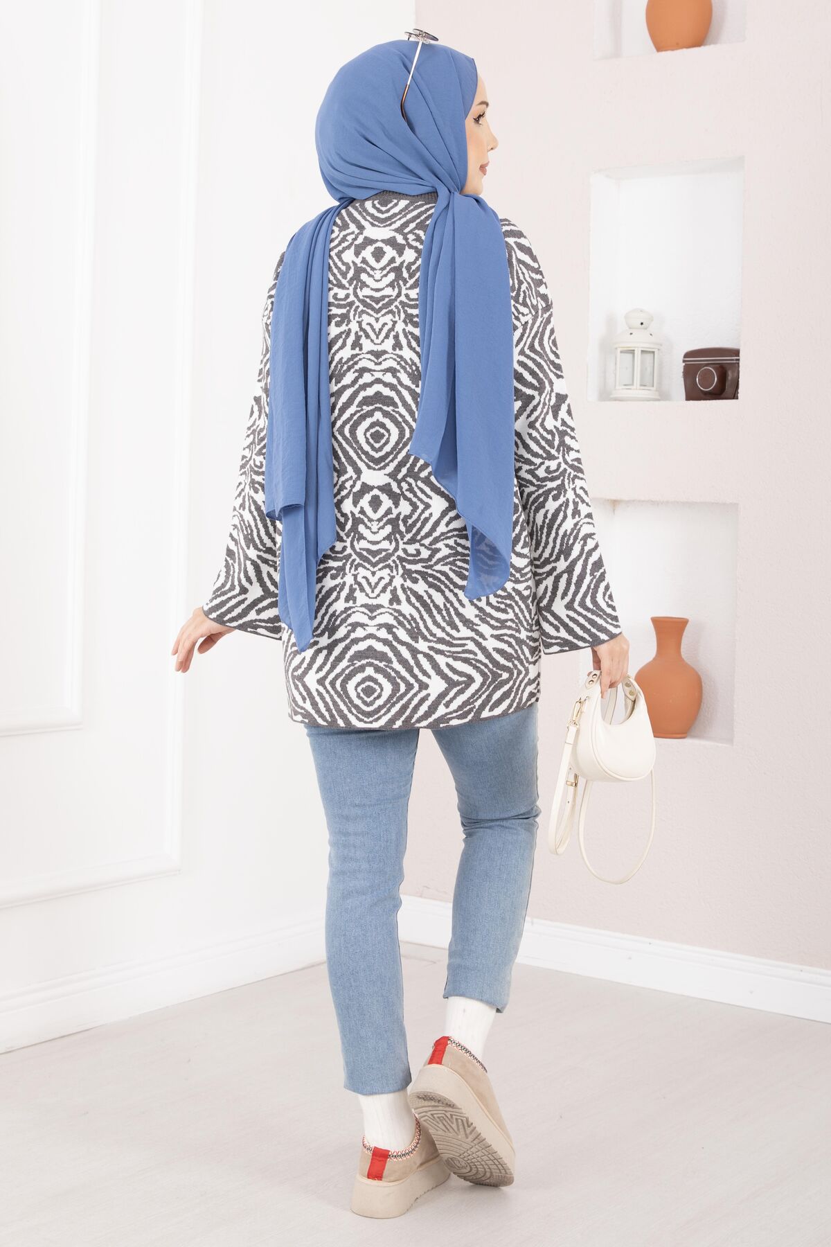 Zebra Print Knitted Sweater Grey - Image 4