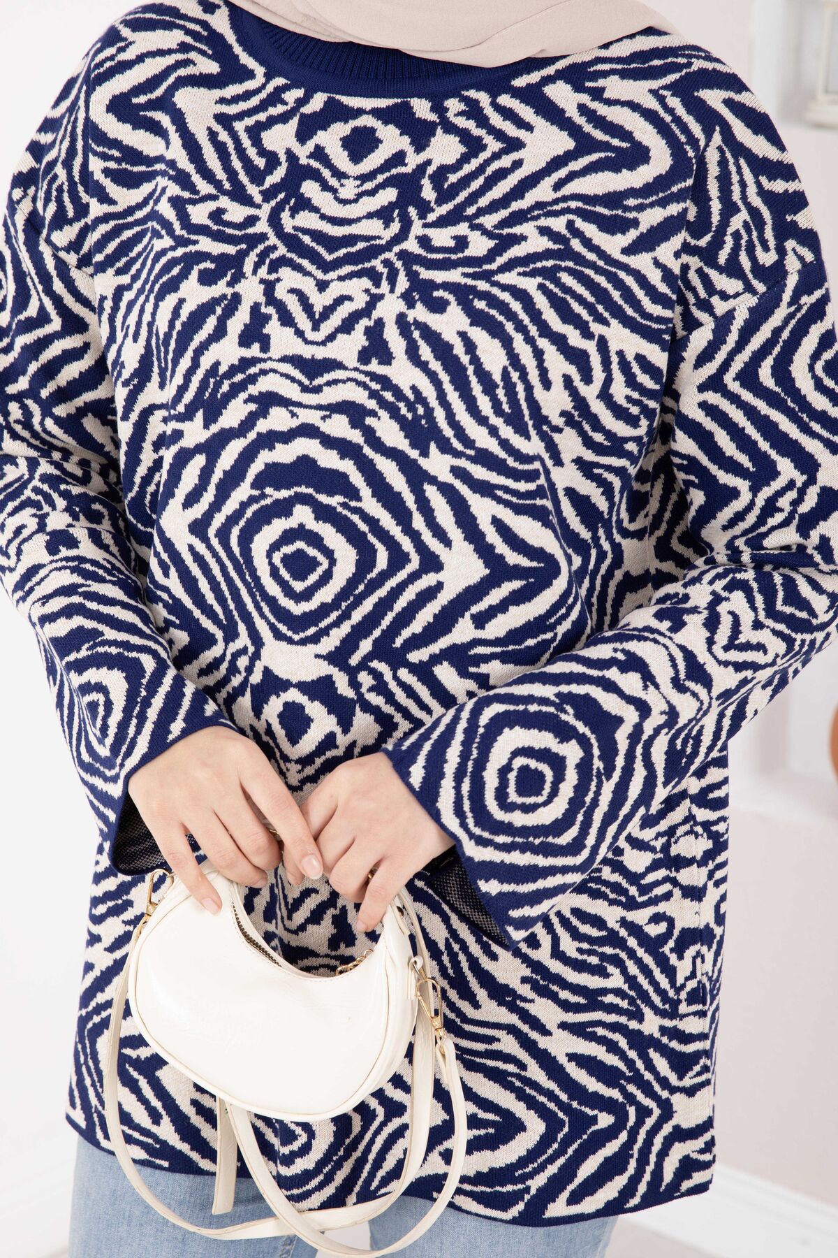 Zebra Print Knitted Sweater Navy Blue - Image 4