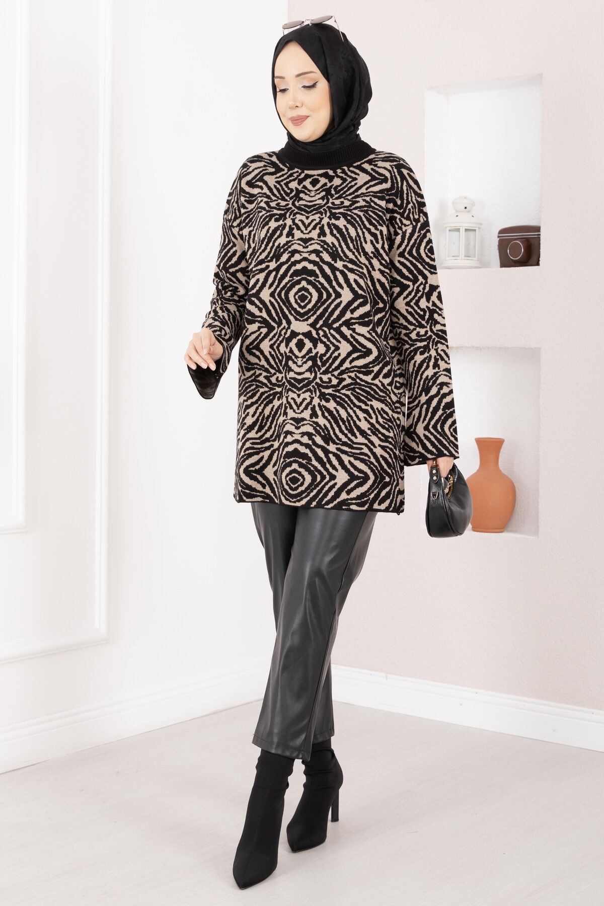 Zebra Print Knitted Sweater Black