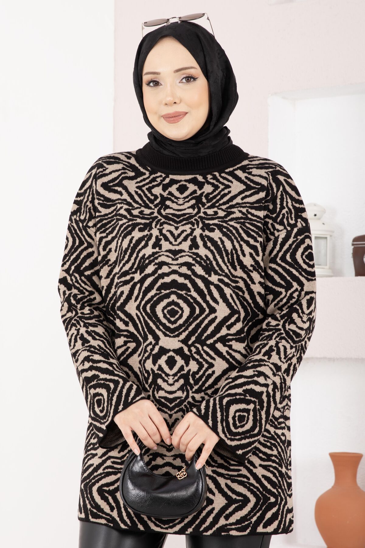 Zebra Print Knitted Sweater Black - Image 2