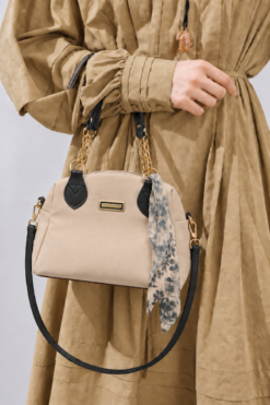Chain Handle Detail Bag Beige