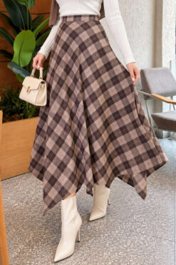 Asymmetrical Checkered Hem Edge Skirt Beige