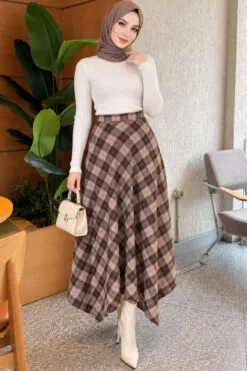 Alternative view of Asymmetrical Checkered Hem Edge Skirt Beige