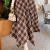 Asymmetrical Checkered Hem Edge Skirt Beige - Imagen 3