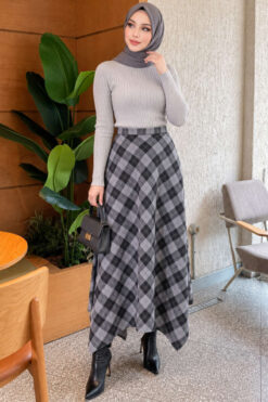 Alternative view of Asymmetrical Checkered Hem Edge Skirt Smoke