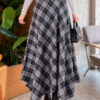 ⁦Asymmetrical Checkered Hem Edge Skirt Smoke⁩ - الصورة ⁦4⁩