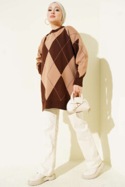 Alternative view of Basic Knit Tunic with Baklava Pattern Brown
