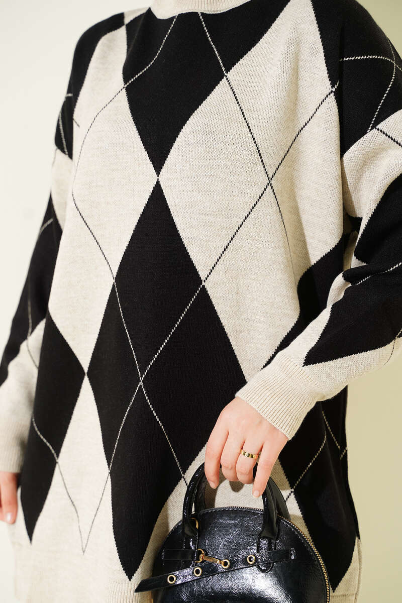 Basic Knit Tunic with Baklava Pattern Stone - immagine 4