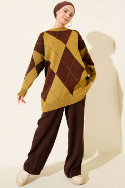 Alternative view of Basic Knit Tunic with Baklava Pattern Oil Green