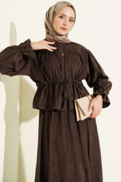Alternative view of Waistbanded Velvet Two-Piece Set with Hem Edge Brown