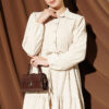 Waist-Tied Velvet Dress Beige – Bild 2