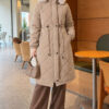 Waist-Elastic Quilted Coat with Fur Trim Beige – Bild 3