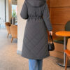 ⁦Waist-Elastic Quilted Coat with Fur Trim Dark Smoke⁩ - الصورة ⁦4⁩