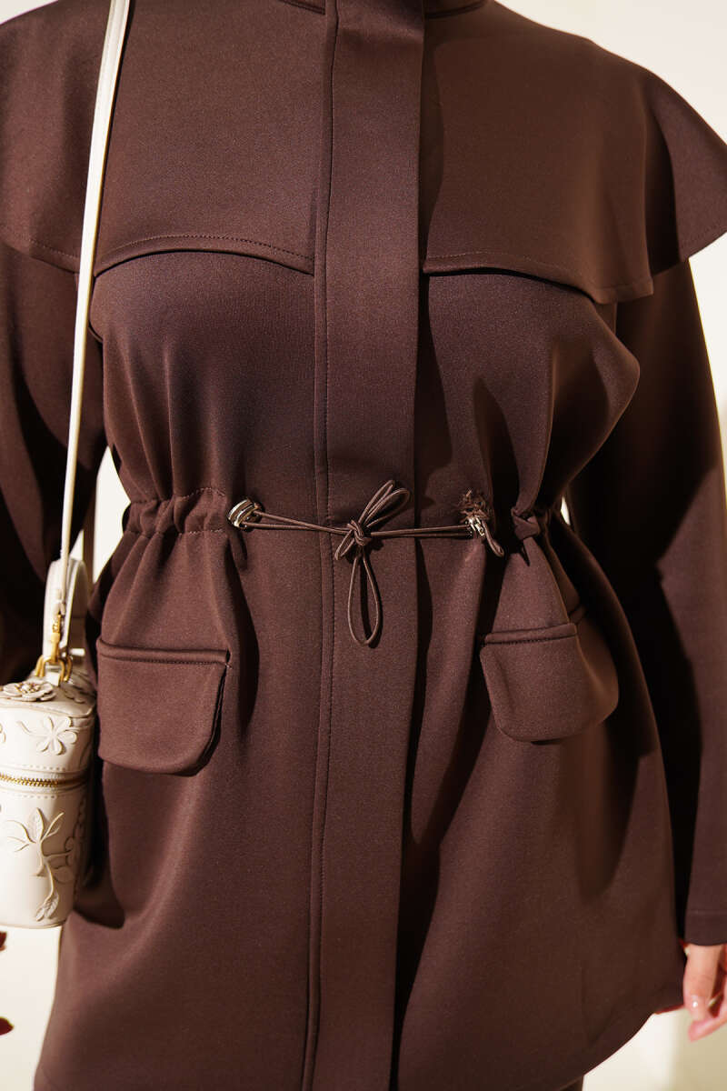 Waist-Banded Cape-Style Two-Piece Set Brown – Bild 4