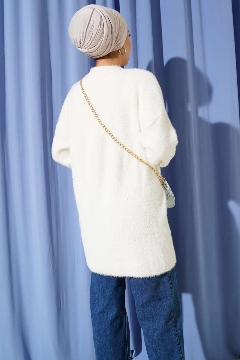 Crew Neck Sweater with Beard Detail White - الصورة 3
