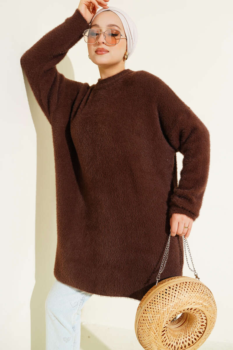 Crew Neck Sweater with Beard Detail Brown