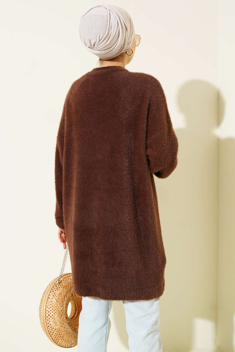 Crew Neck Sweater with Beard Detail Brown - الصورة 3