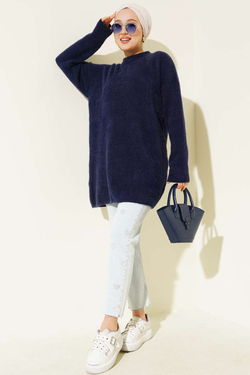Crew Neck Sweater with Beard Detail Navy Blue - الصورة 2