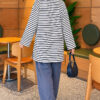 Striped French terry raglan top with a side slit Navy Blue - الصورة 4
