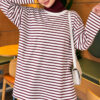 Striped French terry raglan top with a side slit Plum - الصورة 3