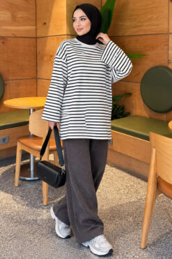 Alternative view of Striped French terry raglan top with a side slit Black