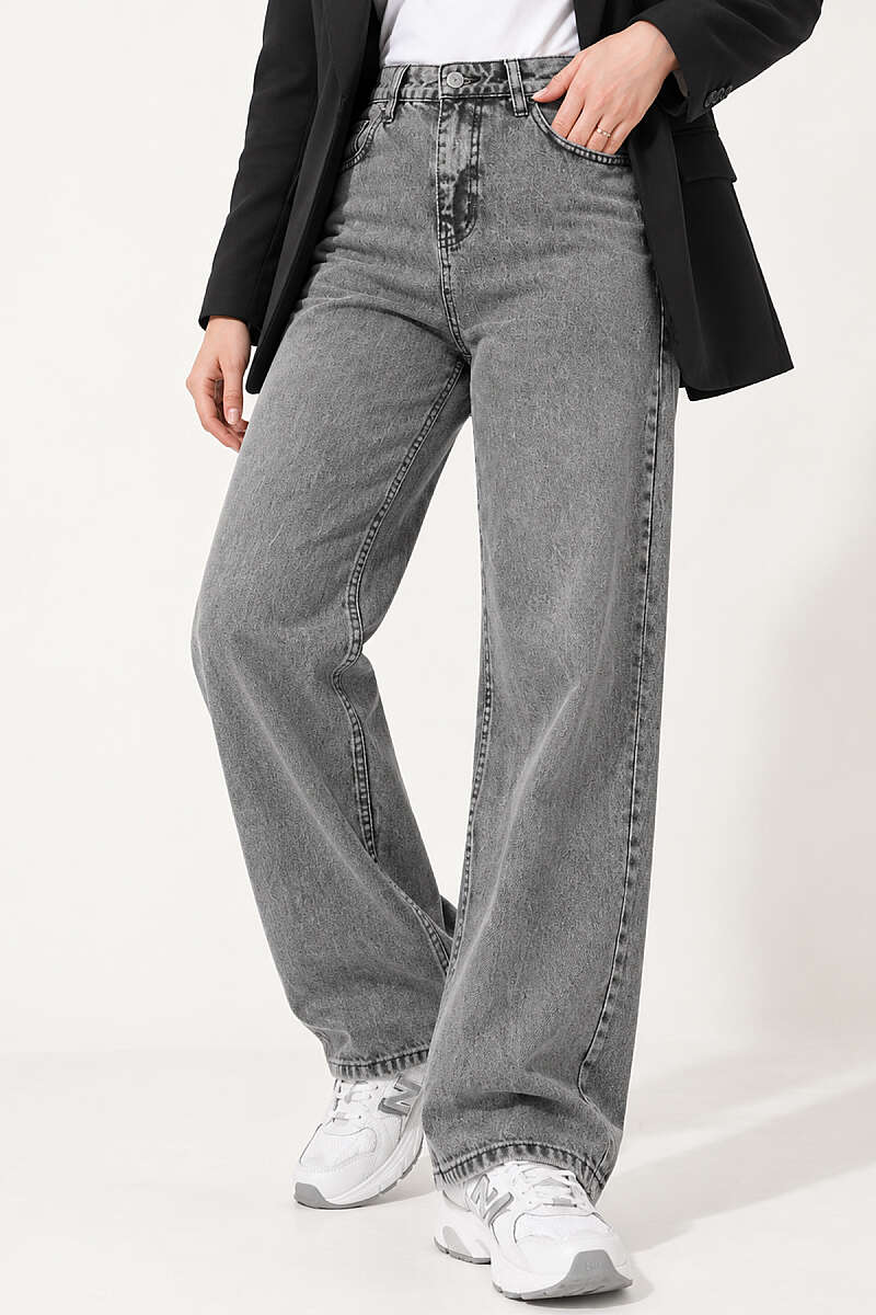 Straight Leg Light Blue Denim Jeans Black