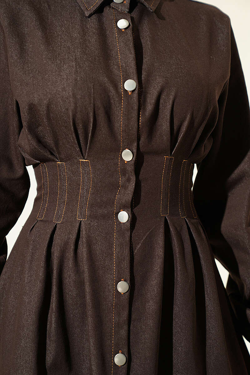 Button-Front Pleated Dress Dark Brown - Imagen 4