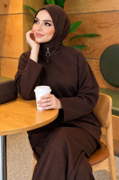 Alternative view of Pocketed French terry with zipper detail two-piece set Brown
