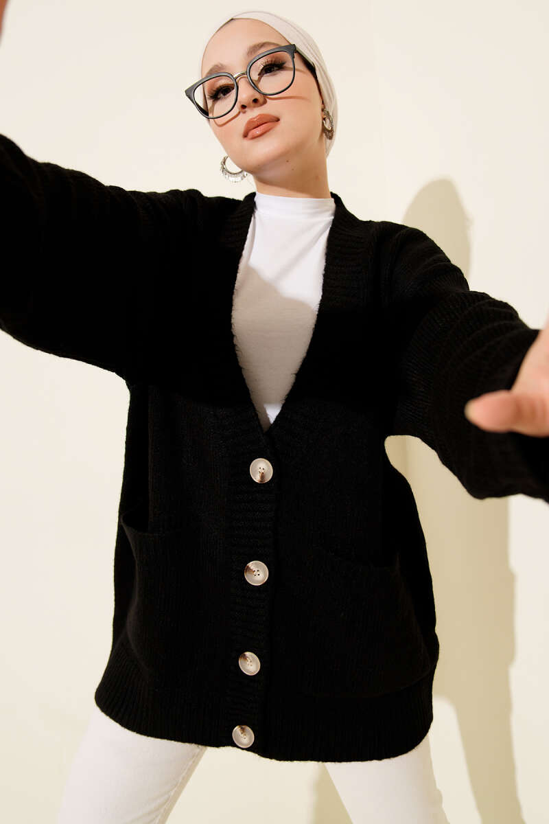 Double Pocket Buttoned Knit Cardigan Black