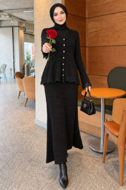 Lace-Trimmed Two-Piece Set with Hem Edge Black