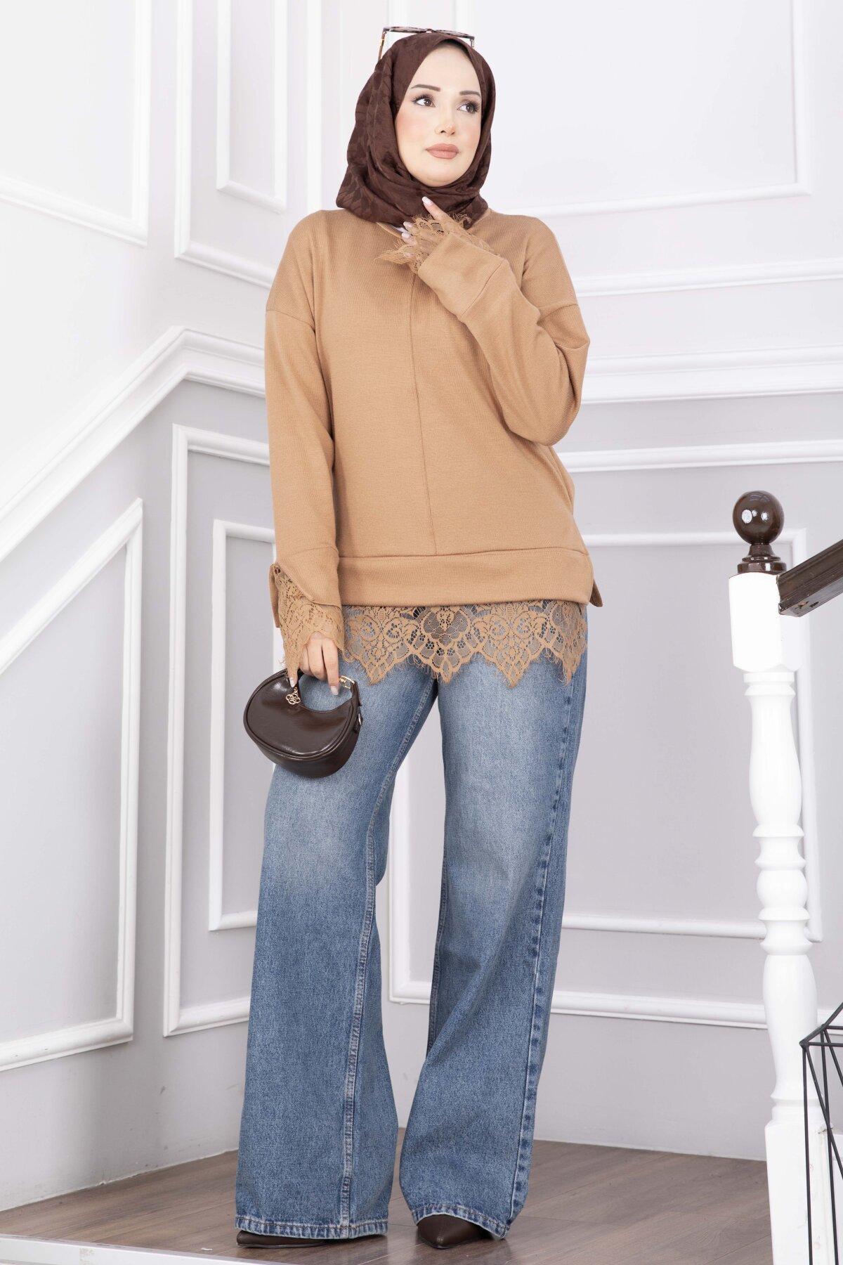 Lace-Accented Knit Sweater Camel - Imagen 3