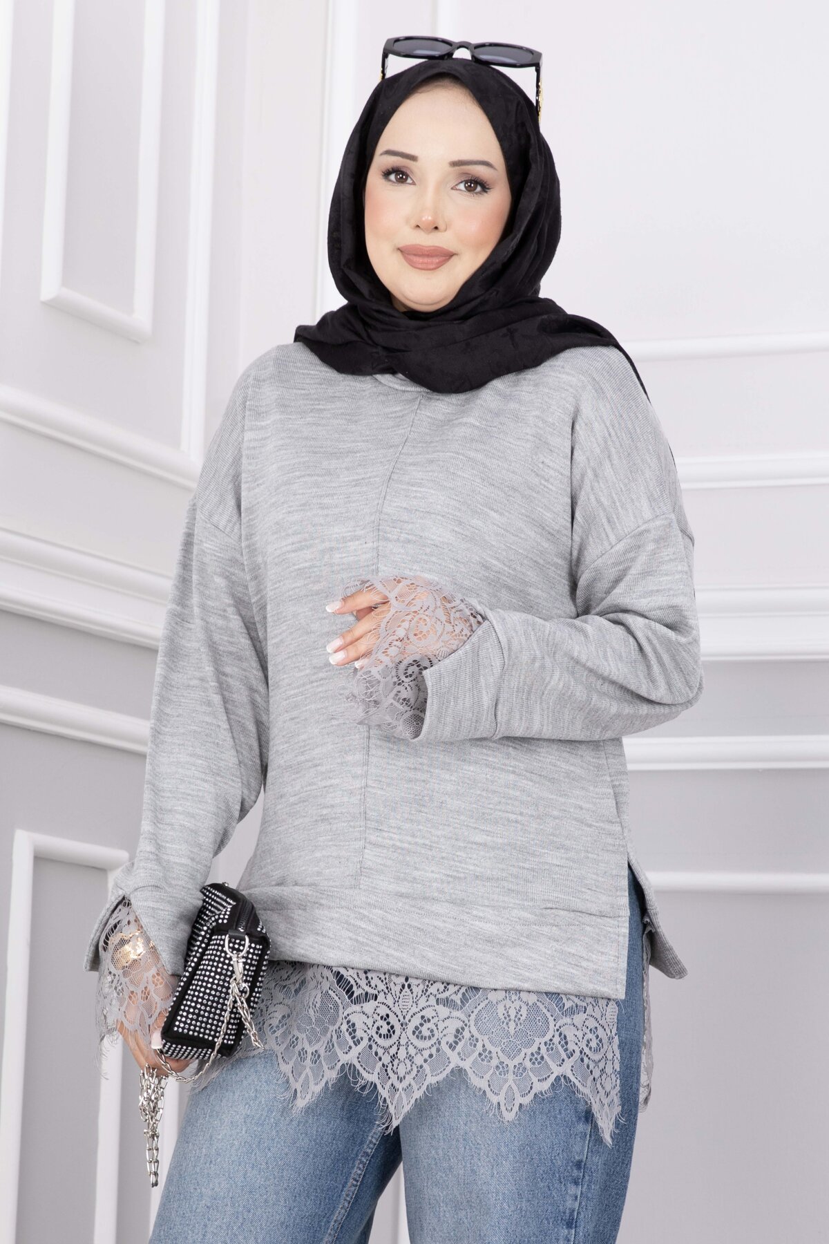 Lace-Accented Knit Sweater Grey - الصورة 2