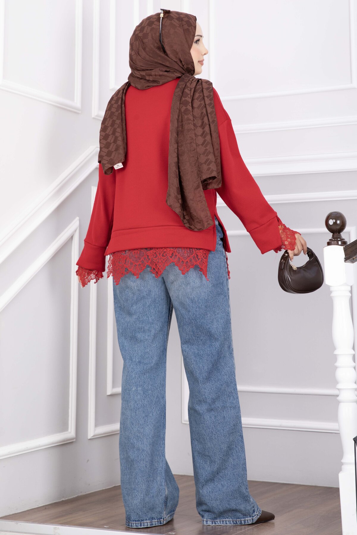 Lace-Accented Knit Sweater Red - الصورة 4