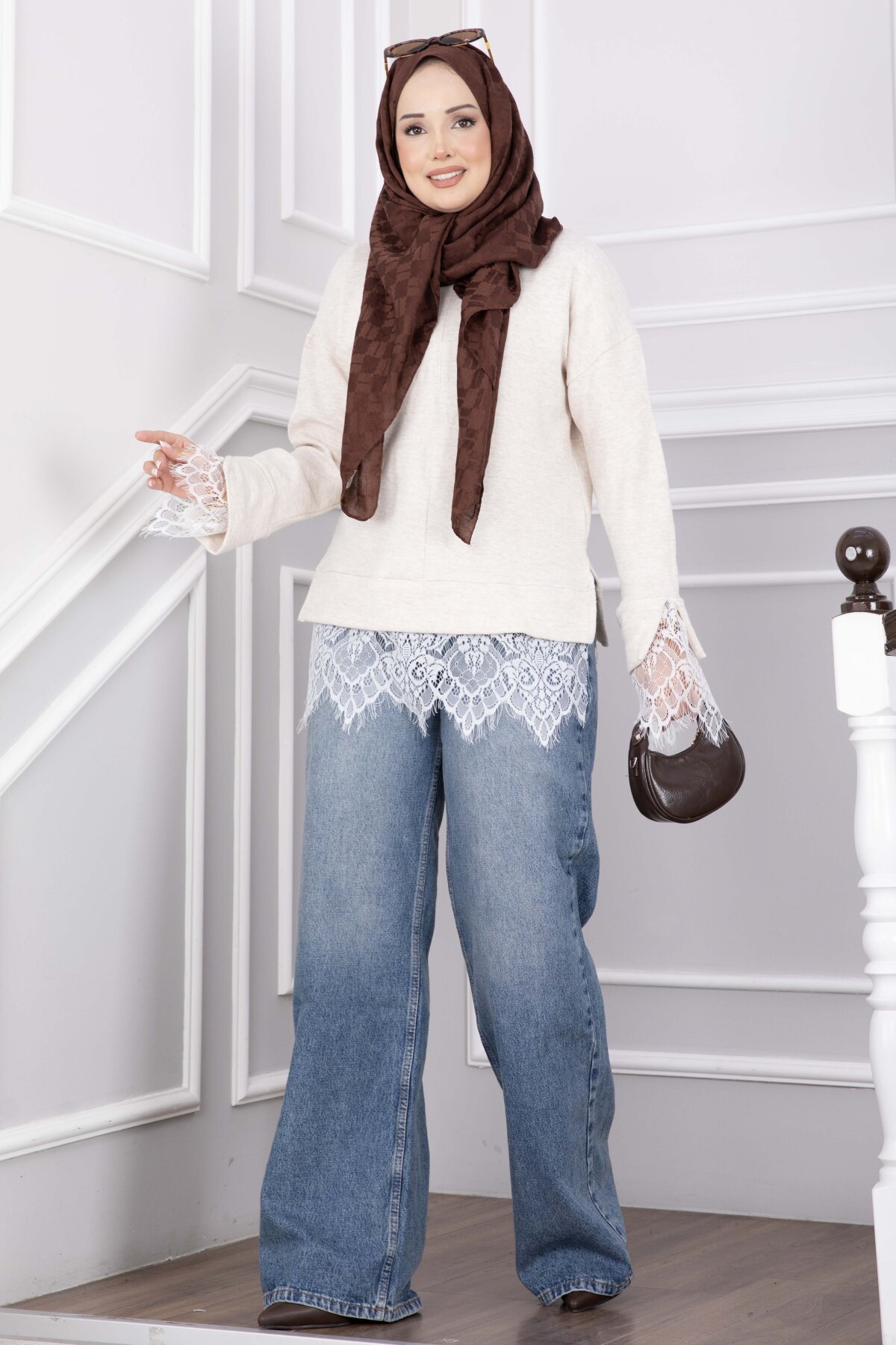 Lace-Accented Knit Sweater Cream - Imagen 3