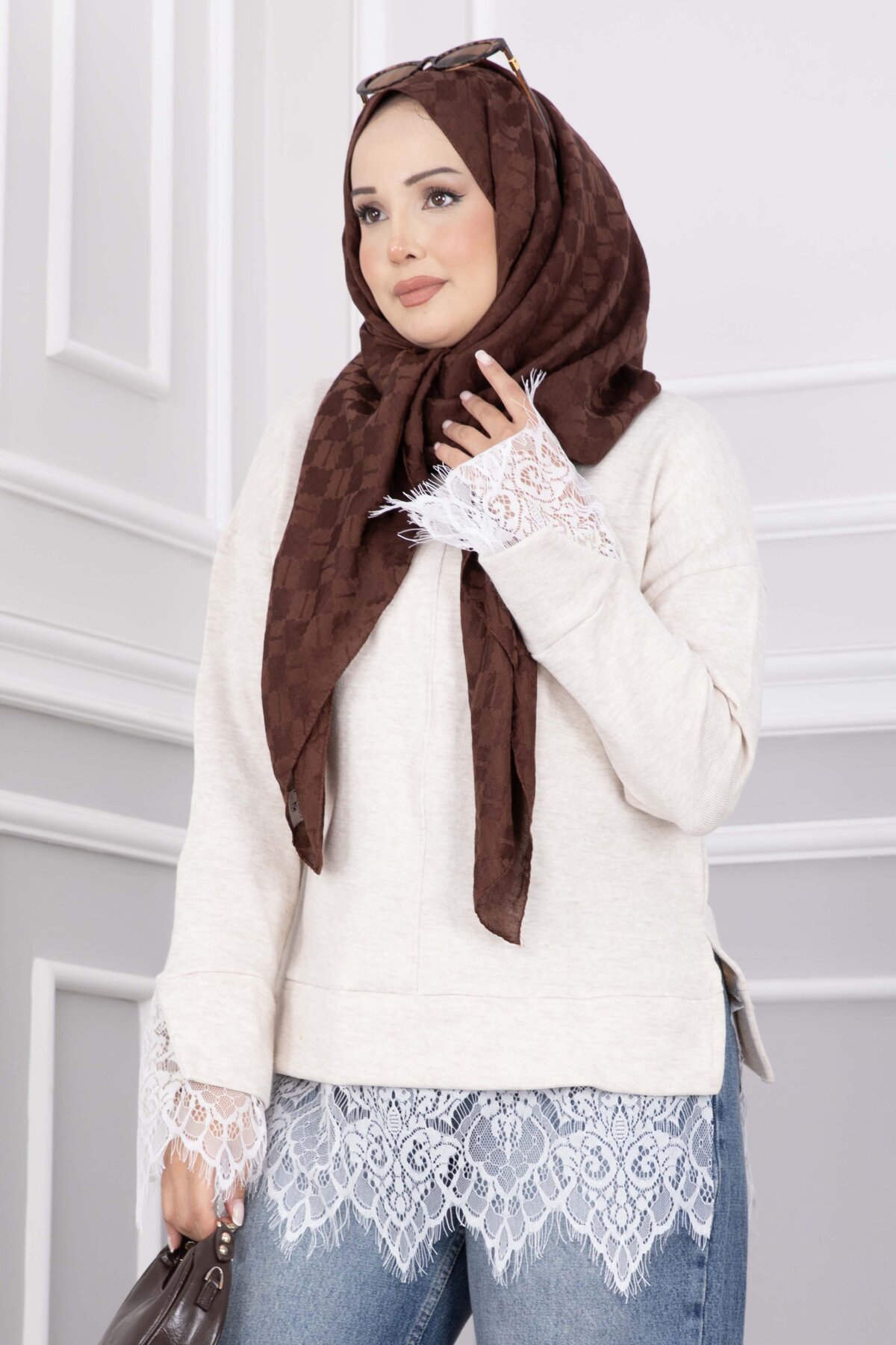 Lace-Accented Knit Sweater Cream - Imagen 2