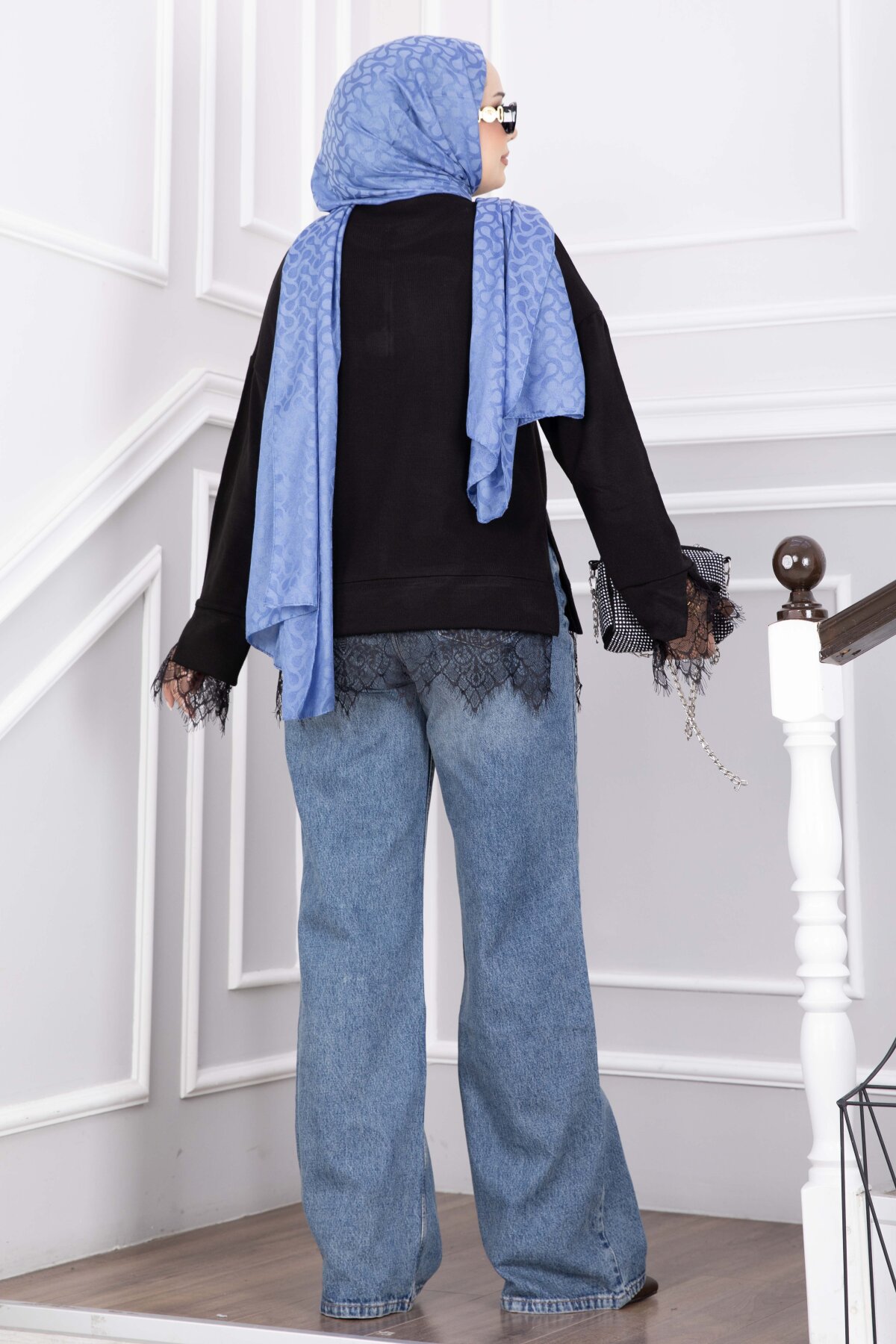 Lace-Accented Knit Sweater Black - الصورة 4