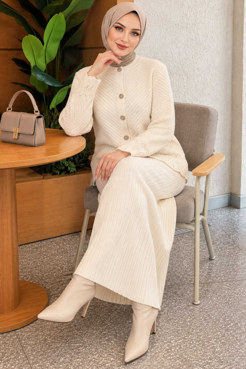Lace-Embroidered Stone-Buttoned Two-Piece Outfit with Hem Edge Beige