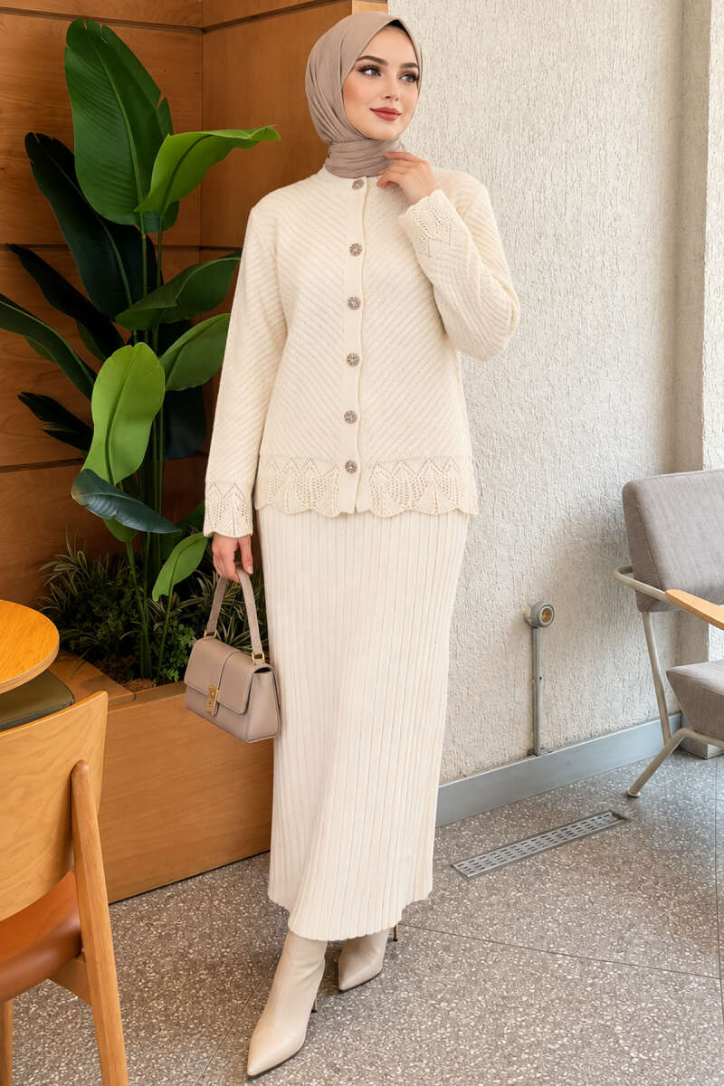 Lace-Embroidered Stone-Buttoned Two-Piece Outfit with Hem Edge Beige – Image 3