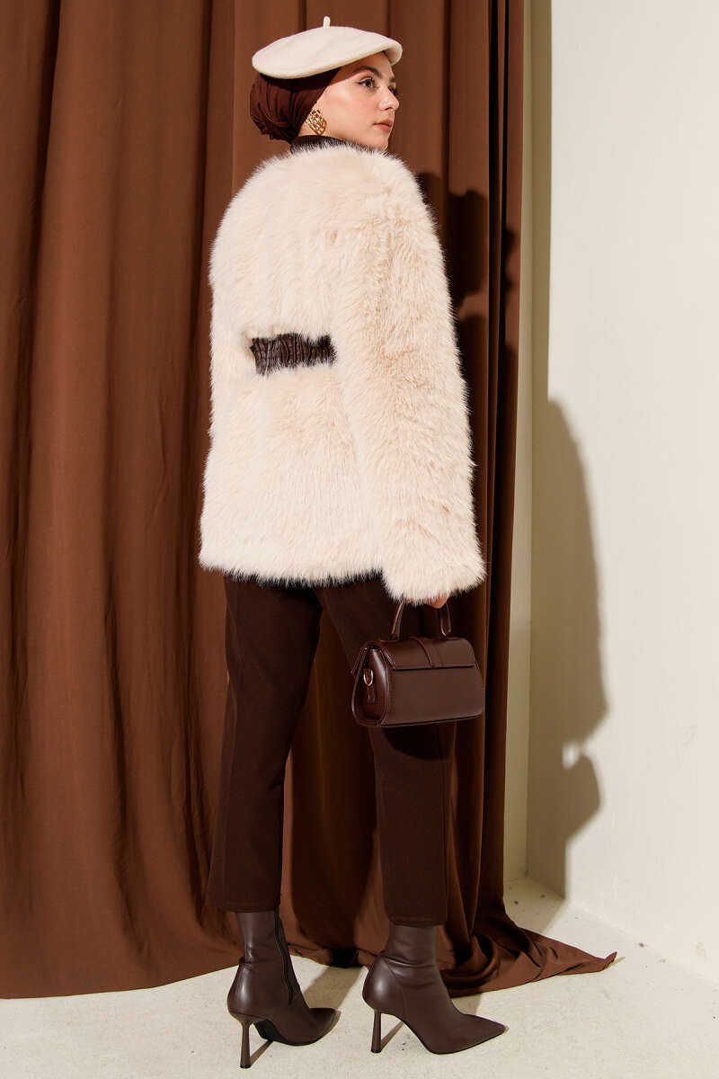 Faux Leather Belted Fur-Trimmed Coat Beige – Bild 3