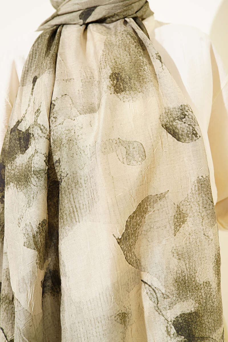 Patterned Bamboo French Terry Shawl Khaki - الصورة 4
