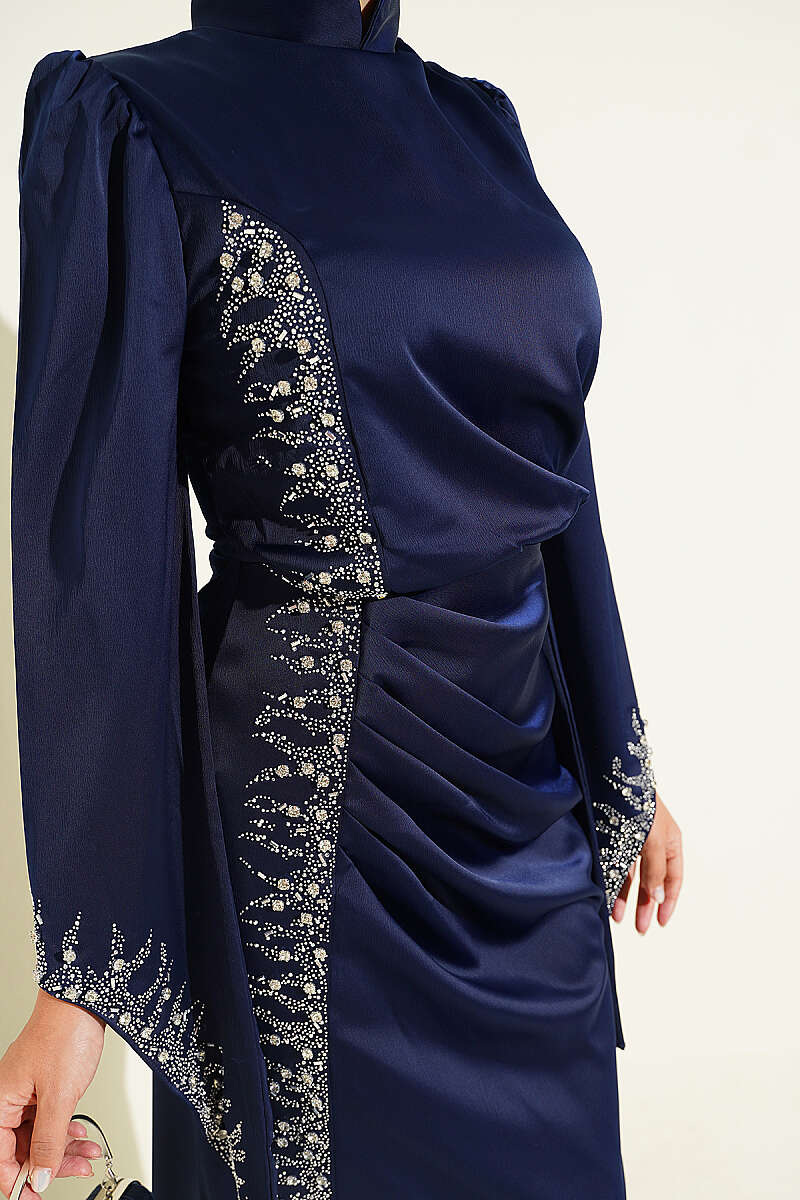 Draped Stone-Embellished Satin Evening Gown Navy Blue - الصورة 4