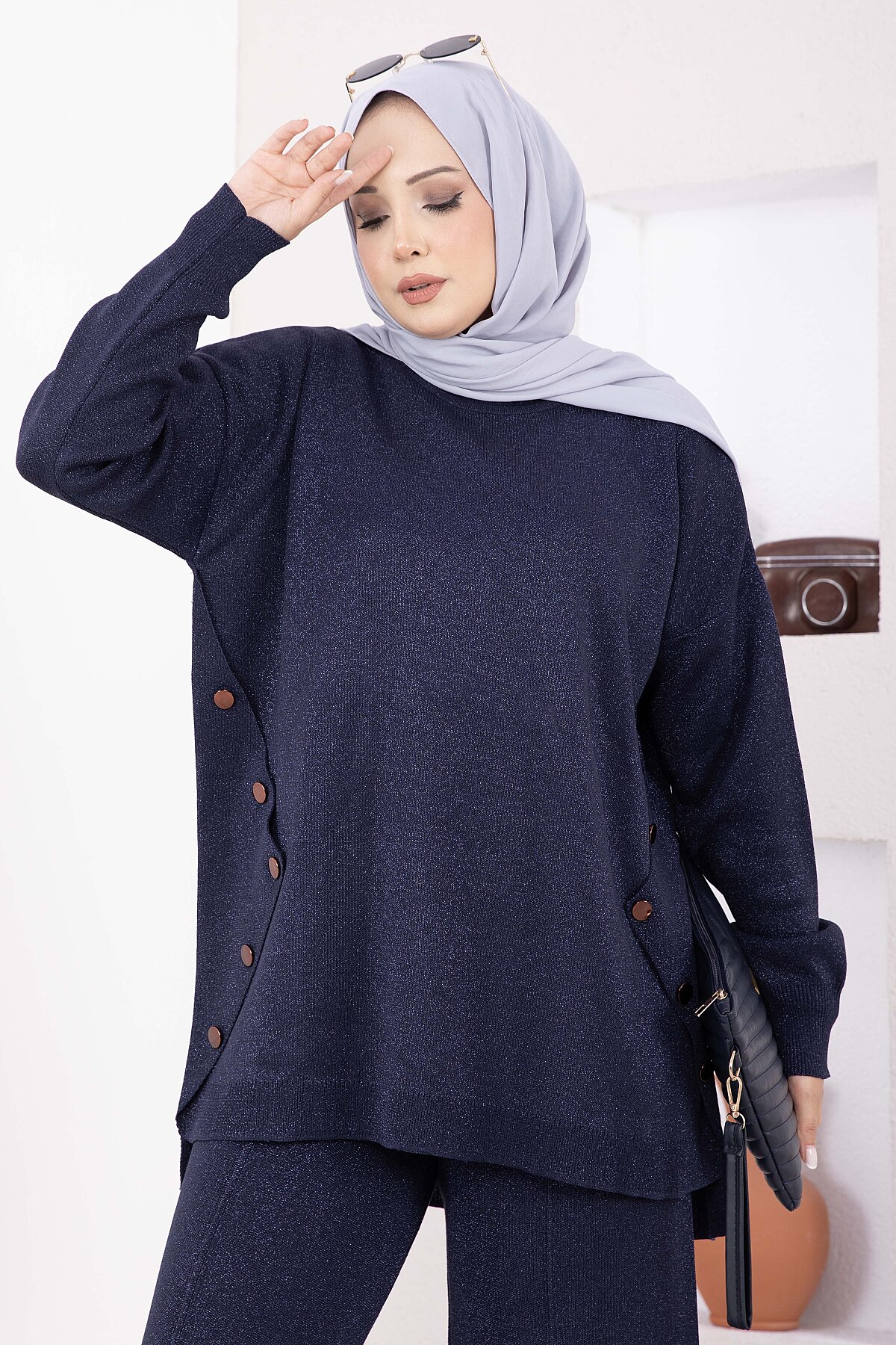 Button-Details Sparkly Knit Two-Piece Set Navy Blue - immagine 2