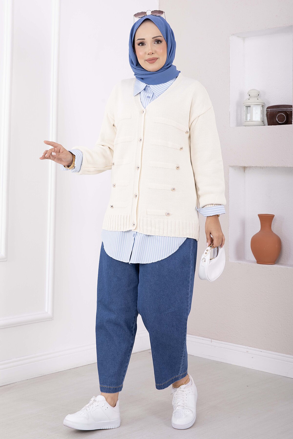 Buttoned Short Knit Cardigan Ecru - Imagen 3